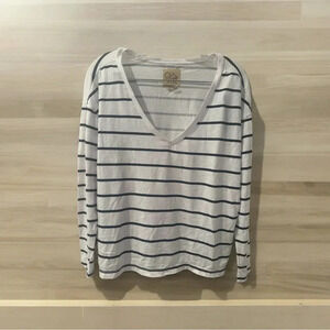 CHASER NWT STRIPED VNECK TEE SMALL